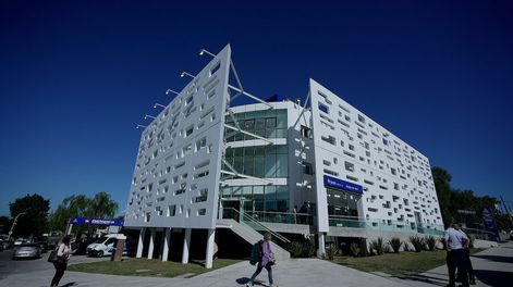 Búsqueda | Hospital del Cerro. Foto: Javier Calvelo / adhocFOTOS