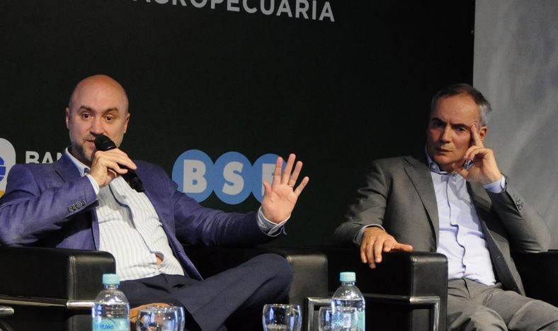 El director de Asesoría de Política Comercial del Ministerio de Economía, Juan Labraga, y el gerente de Inversiones y Aftercare de Uruguay XXI, Alejandro Ferrari.