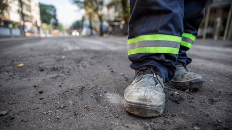 Trabajador de la construcción en una obra vial