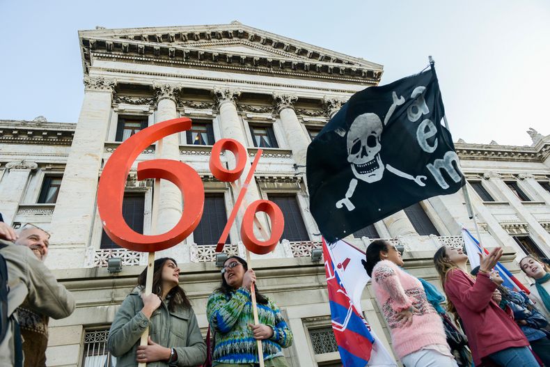 Concentración de sindicatos de la educación en el Palacio Legislativo por el 6% del PBI para el área, en 2015 &nbsp;