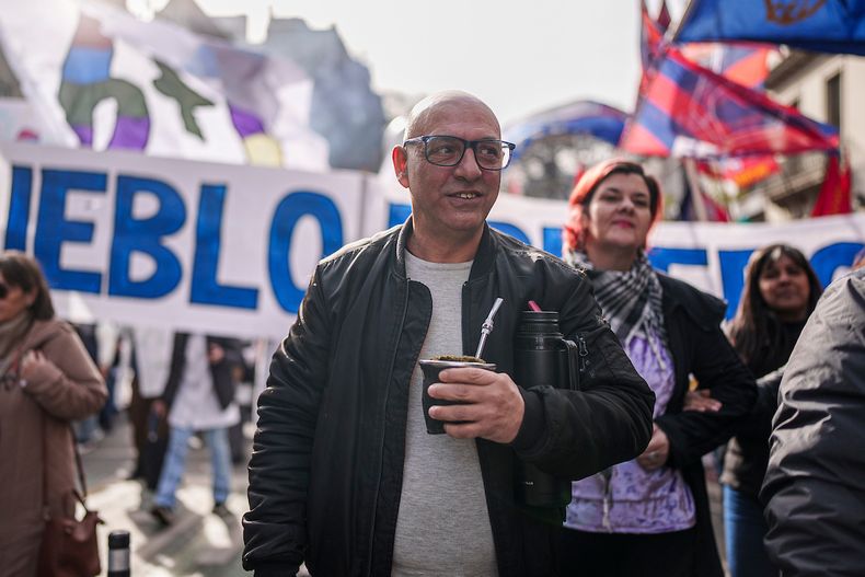 Marcelo Abdala, presidente del PIT-CNT, durante un paro general parcial en agosto de 2025.