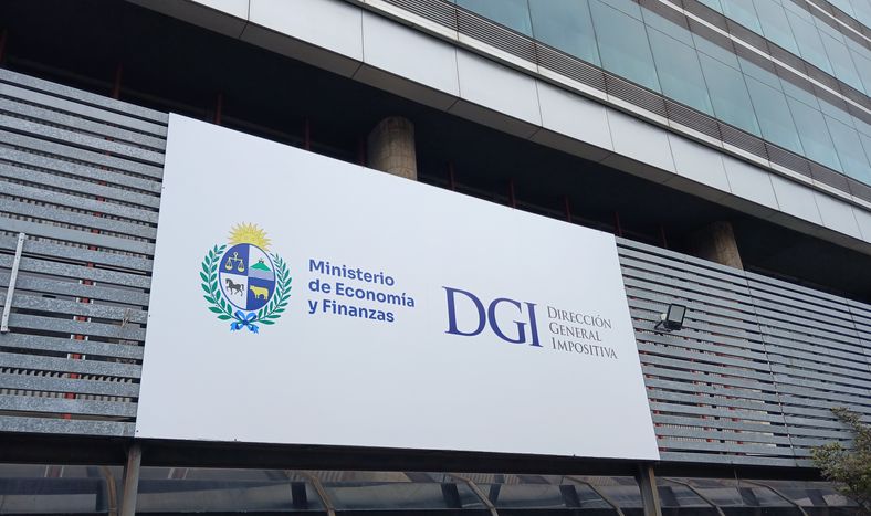 Sede de la DGI, en la Av. Daniel Fernández Crespo.
