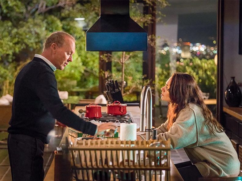 Michael Keaton y Mila Kunis en El padre del año.