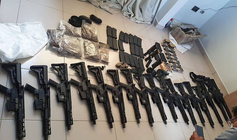 Armas y municiones se encontraron en el allanamiento contra Marset en Bolivia. Foto: Ministerio del Gobierno de Bolivia