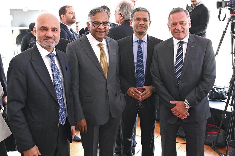 El embajador de India para Argentina y Uruguay Dinesh Bhatia, el chairman de Tata Sons Natarajan Chandrasekaran, el CEO de Tata Consultancy Services Rajesh Gopinathan y el secretario de Presidencia Álvaro Delgado