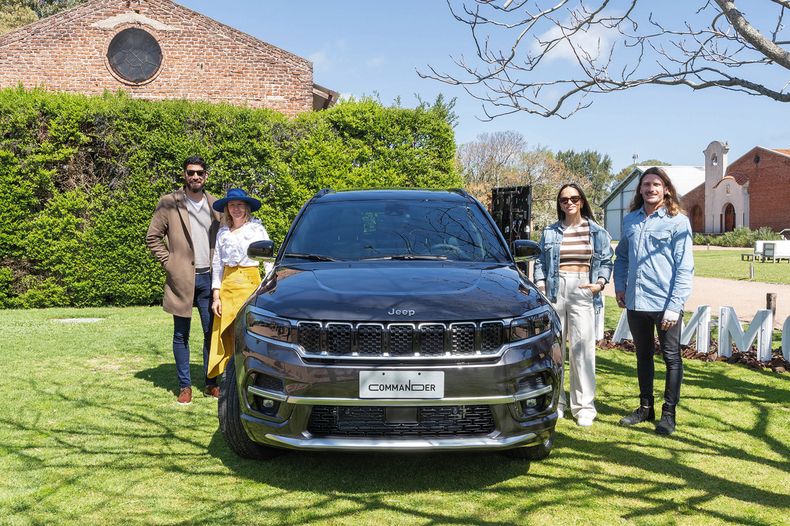 Sebastián Abreu, Alfonsina Maldonado, Miska Gargano y Lucas Madrid