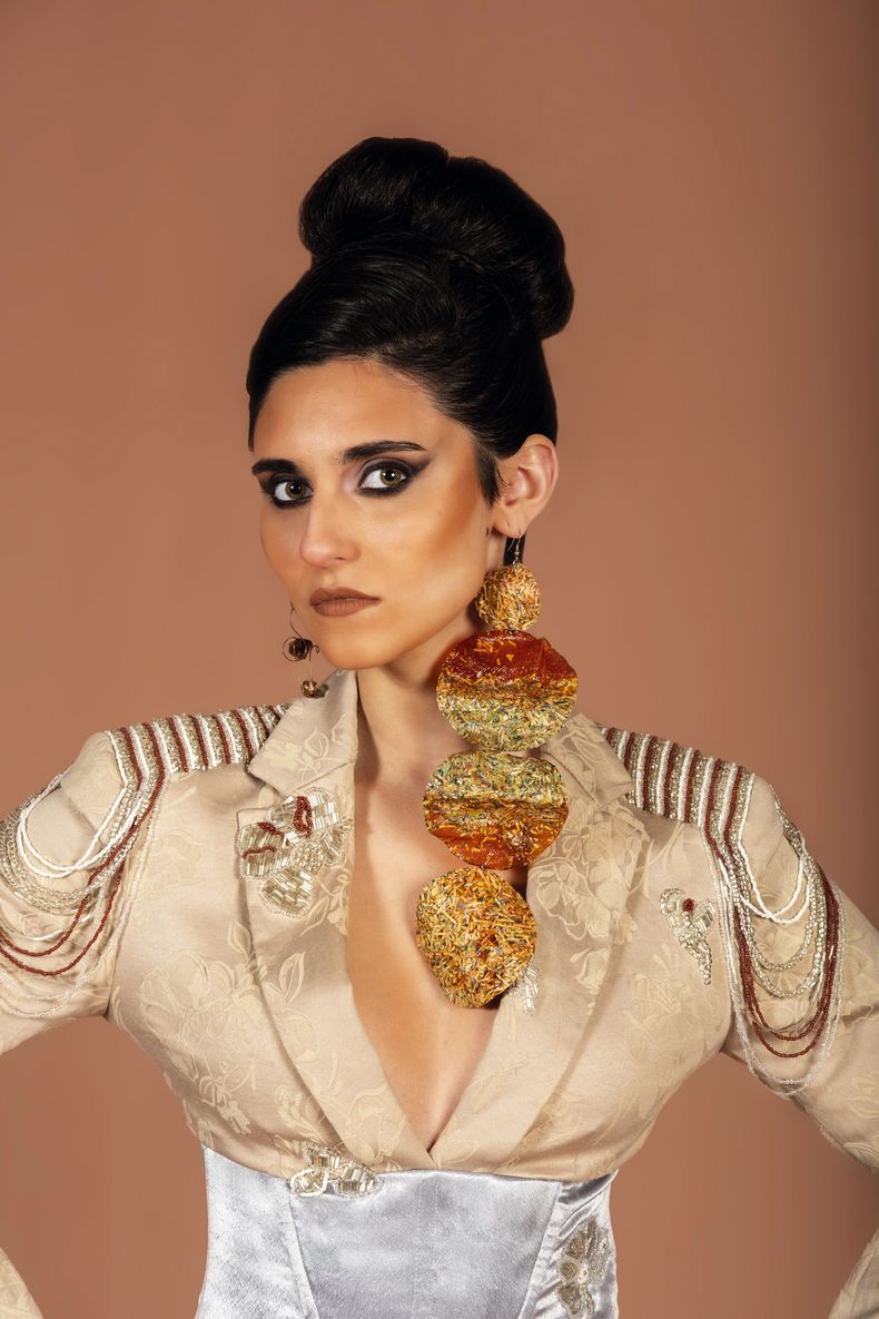 Blazer diseñado Julieta Gimeno, Catalina Nocetti, Joaquina Rodríguez, Victoria Silva. Caravana pequeña hecha por Gilene, Martínez y Sosa; caravana larga de García, De Armas y Velazco.