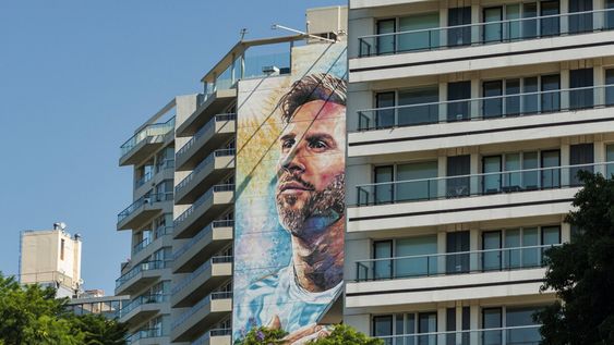 Sobre Avenida Libertad, en la Plaza Arcelia Delgado de Arias, hay un punto panorámico en Rosario para sacarse una selfie con Messi.&nbsp;