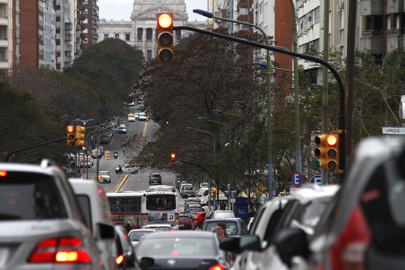 imagen de Montevideo amplía la red de semáforos mientras ediles opositores  cuestionan el costo y la instalación en cruces “innecesarios”
