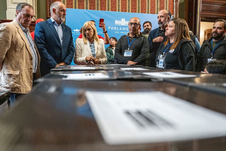 El PIT-CNT entregó más de 430.000 firmas y se requieren unas 276.000 para validar el llamado a su plebiscito jubilatorio