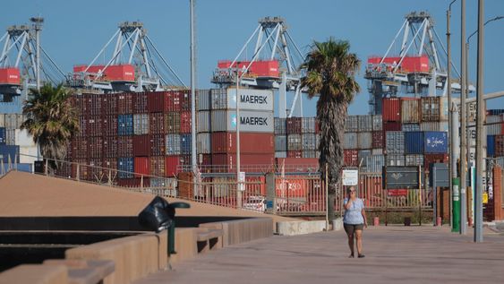 Contenedores en el Puerto de Montevideo.