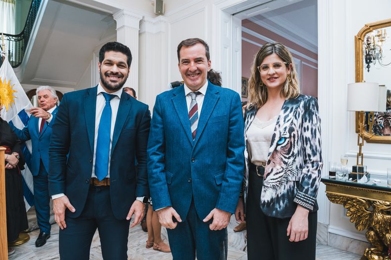 Senador Andrés Ojeda, Fernando Lugris y Fabiana Goyeneche.
