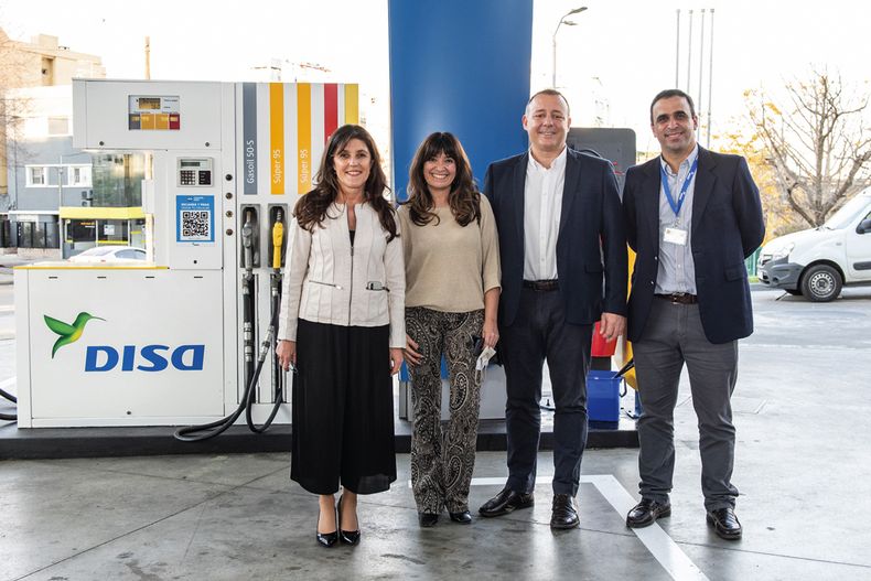 De DISA Uruguay: gerenta comercial Laura Pérez, gerenta de Operaciones Carolina Charrie, gerente de Estaciones de Servicio Gabriel Zamalvide y coordinador de Comunicación y Marketing Jorge Zambra