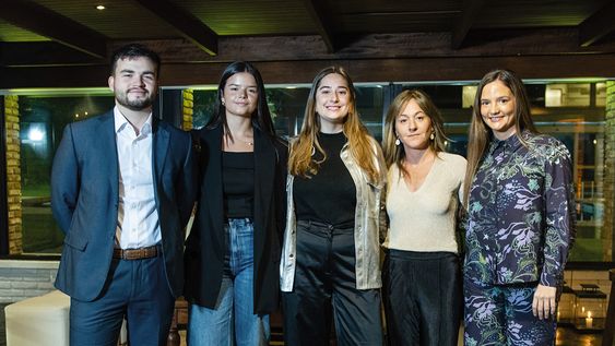 Juan Andrés y Sofía Vanrell, Lucía Espinosa, Carla Piccardo y María Elena Tafernaberry Juan Andrés y Sofía Vanrell, Lucía Espinosa, Carla Piccardo y María Elena Tafernaberry
