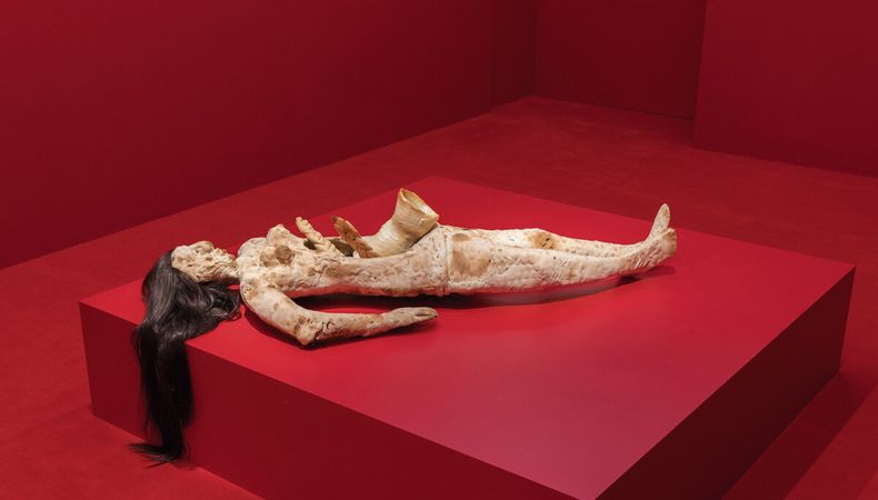 Obra llamada Venus Cacharos, en pan y cerámica. Fotos: gentileza Galería Barro, Buenos Aires