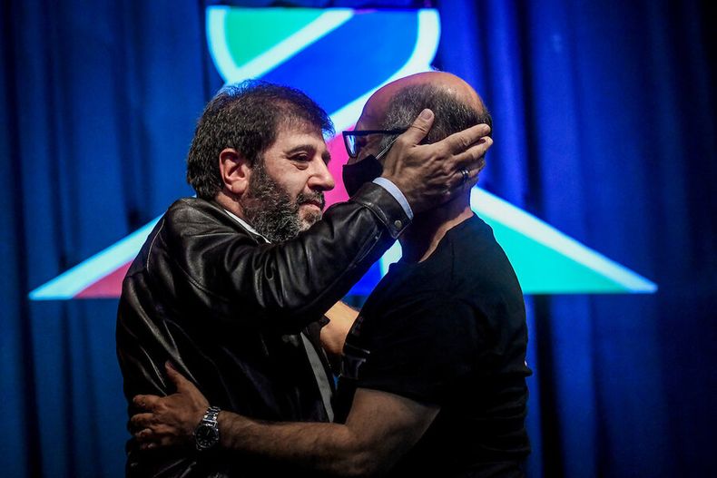 Marcelo Abdala y Fernando Pereira durante el acto inaugural del XIV Congreso del PIT- CNT en el Palacio Peñarol. Foto: Javier Calvelo / adhocFOTOS