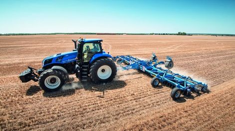 T8.400 trabajando en siembra