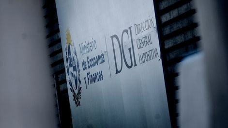 Sede de la DGI en Montevideo. Foto: Javier Calvelo / adhocFOTOS