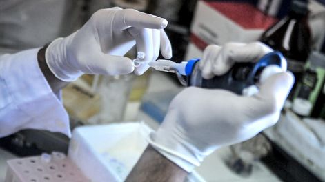Laboratorio de la Facultad de Ciencias de la Udelar. Foto: Javier Calvelo, adhocFOTOS