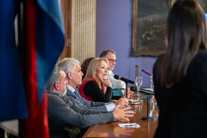 Carolina Cosse en la apertura del ciclo de conferencias “Inteligencia Artificial para la Toma de Decisiones Públicas”