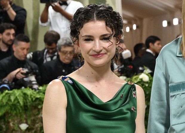 Chloe Malle llega a la Gala del Met 2024 en el Museo Metropolitano de Arte el 6 de mayo de 2024 en Nueva York.
