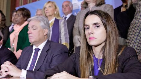 Carolina Ache y Francisco Bustillo en el Parlamento. Foto: Javier Calvelo / adhocFOTOS