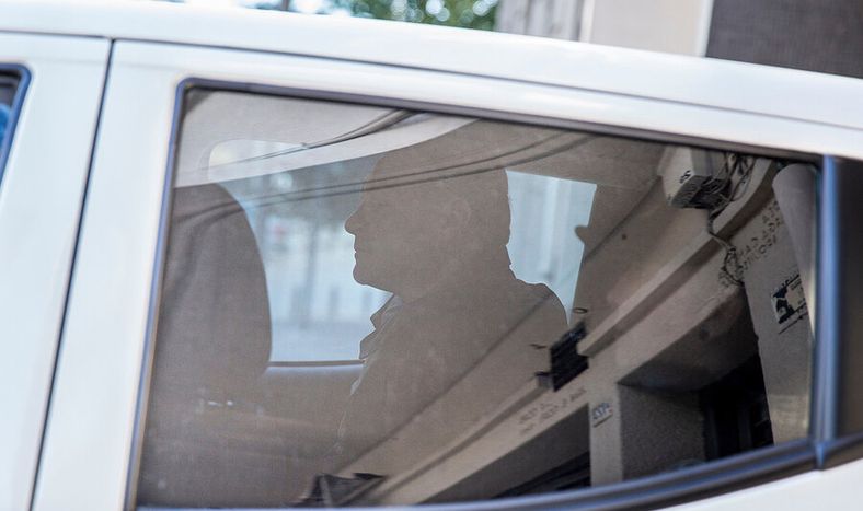 Alejandro Astesiano a la salida del juzgado. Foto: Mauricio Zina / adhocFOTOS