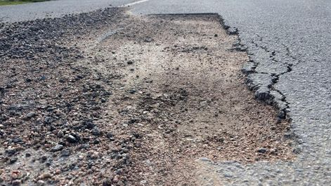 Bache sobre la avenida Santa Teresa, en la entrada a Punta del Diablo.