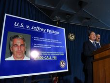 El fiscal estadounidense para el Distrito Sur de Nueva York, Geoffrey Berman, anuncia cargos contra Jeffery Epstein el 8 de julio de 2019 en la ciudad de Nueva York.