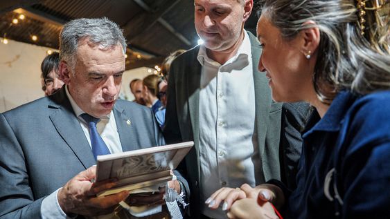 Yamandú Orsi y Francisco Legnani en la Expo Prado 2025.&nbsp;