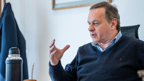 El candidato del Partido Nacional, Álvaro Delgado, en su comando de campaña El candidato del Partido Nacional, Álvaro Delgado, en su comando de campaña