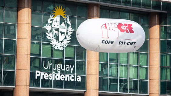 Una movilización de COFE frente a la Torre Ejecutiva. Una movilización de COFE frente a la Torre Ejecutiva.