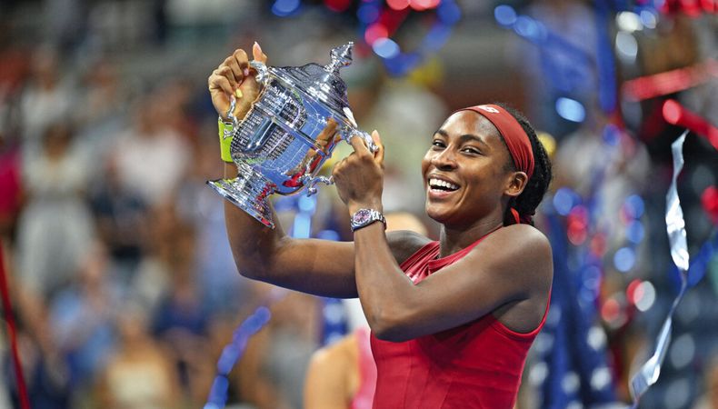 Coco Gauff se sobrepuso a Aryna Sabalenka y se quedó con el título de Gran Slam. Foto: AFP, Angela Weiss