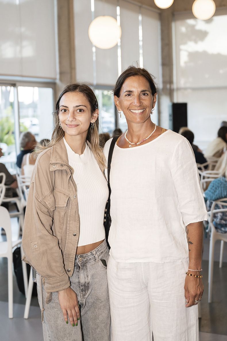 Amparo Napoli y Clara Anoni