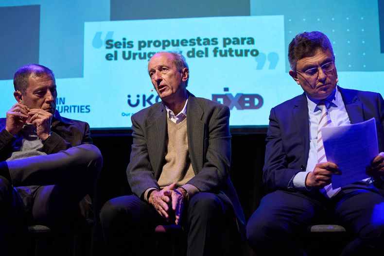Oddone, Rama y Alfie, en el primero de los Encuentros Económicos organizado por Búsqueda