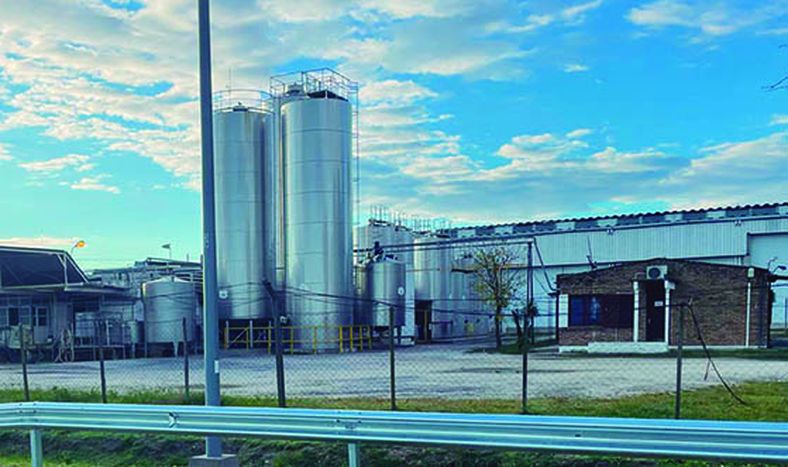 Tras un acuerdo con el síndico Nicolás Castellano, y del juez del caso, la empresa Nofrock asumió la administración de la planta de Calcar en Tarariras