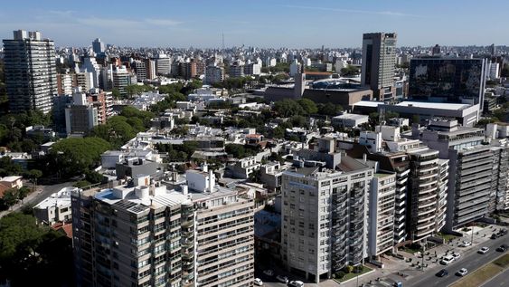Vista aérea de Montevideo. Vista aérea de Montevideo.