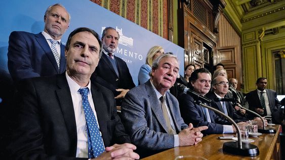 Alvaro Garcé, Luis Alberto Heber y Rodrigo Ferres en conferencia de prensa durante la Comisión General del Senado. Foto: Javier Calvelo / adhocFOTOS