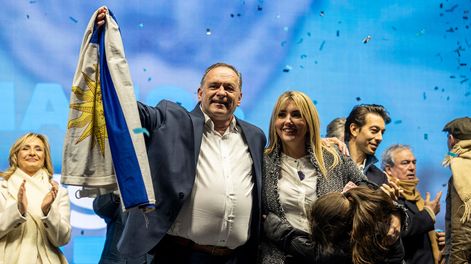 Álvaro Delgado y Valeria Ripoll en la sede del Partido Nacional, la noche del domingo 30