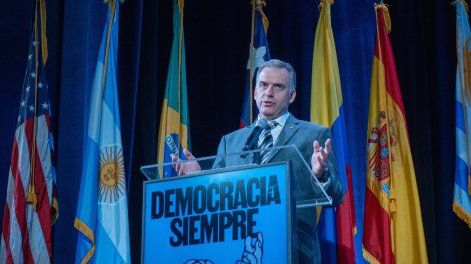 Presidente Yamandú Orsi durante un homenaje a José Mujica en Nueva York.
