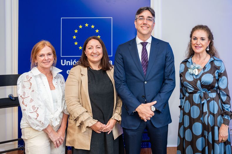 Presidenta de OMEU Florencia Herrera, presidenta de la Asociación Uruguaya de Mujeres&nbsp;en la Energía Noelia Maciera, encargado de Negocios de la Unión Europea Jan Mikolaj y&nbsp;vicepresidenta de la Cámara de Comercio y Servicios del Uruguay Anabela Aldaz