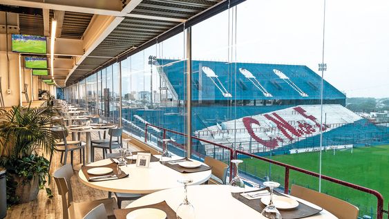 Restaurante 1900, en el Parque Central. Foto: Valentina Weikert Restaurante 1900, en el Parque Central. Foto: Valentina Weikert