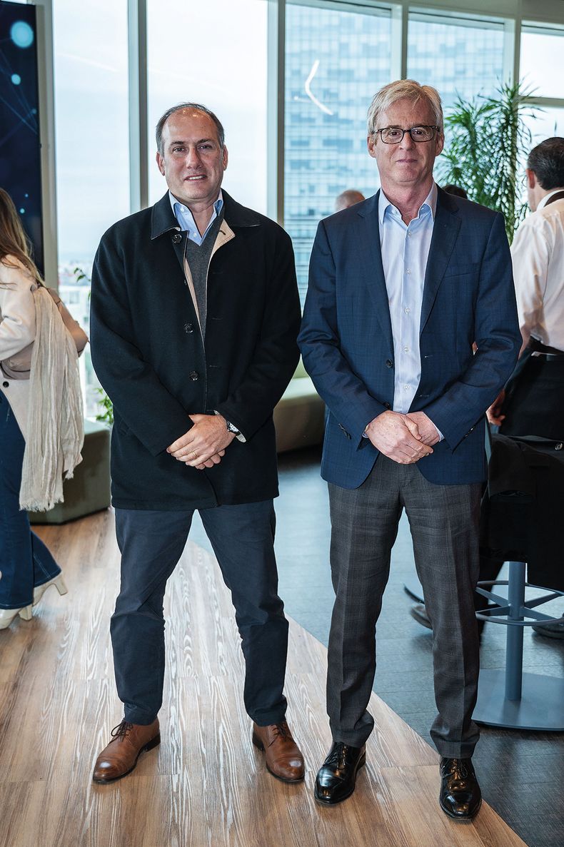 De Scotiabank: Gastón Chahnazaroff con el country head y CEO Horacio Correge