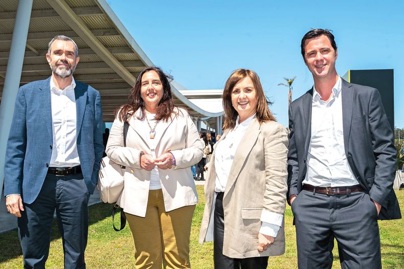 De BBVA Uruguay: presidente Alberto Charro, directora de Banca Empresas Ana Laura Márquez, directora comercial Rosario Corral y gerente regional Gabriel Alonso