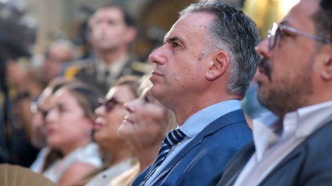 Carolina Cosse, Yamandú Orsi y Alejandro Sánchez, durante su asunción como Ministro de Relaciones Exteriores, en la sede de la cartera, en Montevideo