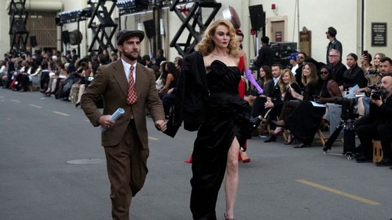Nicole Kidman rindió homenaje al personaje de Rita Hayworth, Gilda, con un vestido Chanel. Nicole Kidman rindió homenaje al personaje de Rita Hayworth, Gilda, con un vestido Chanel.