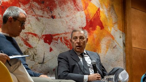 Jaime Saavedra, presidente del Inisa y Gabriel Oddone, ministro de Economía.