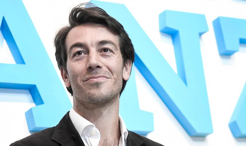 imagen de Sartori decía que era “graduado” de Harvard hasta que se detectó que era mentira
