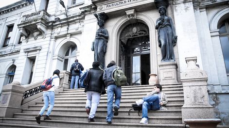 Facultad de Medicina. Foto: Javier Calvelo/adhocFOTOS