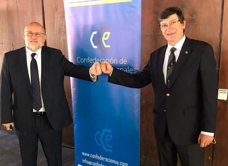 Juan Martínez, presidente de la Confederación de Cámaras Empresariales, junto al presidente saliente, Gerardo García Pintos